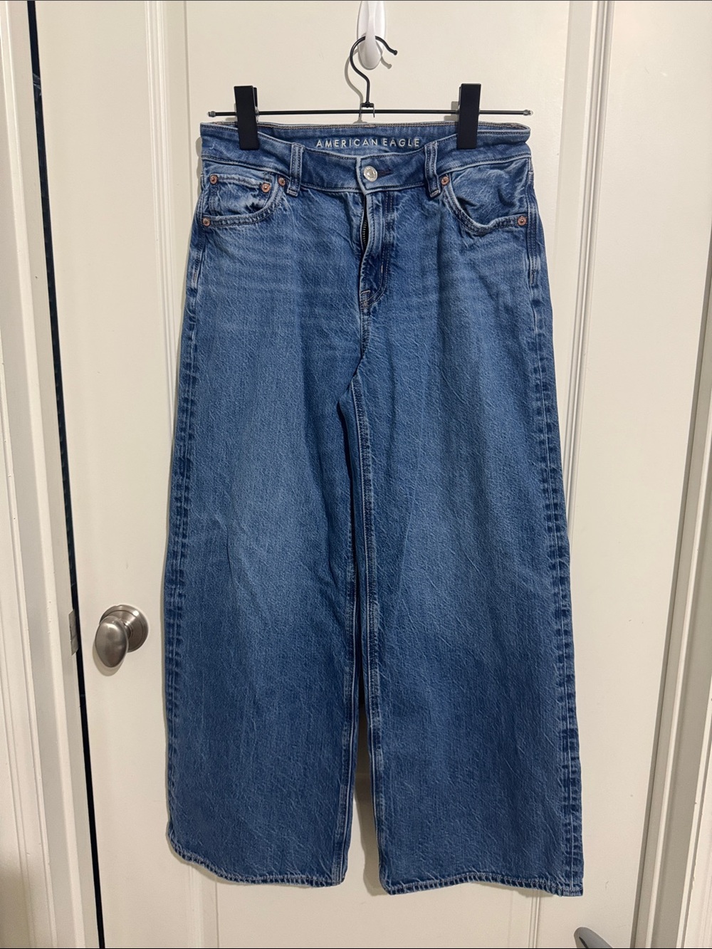 American Eagle Outfitters Wide Leg Jeans in Medium Blue Wash
